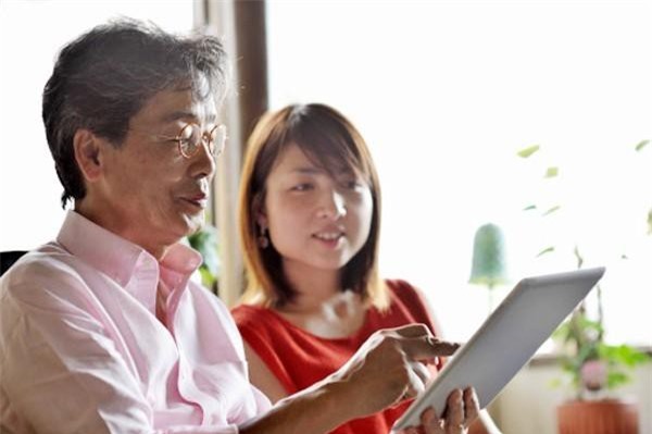 Khốn khổ vì bố đi ở rể tuổi 70, "mẹ kế" chỉ hơn con chồng 1 tuổi