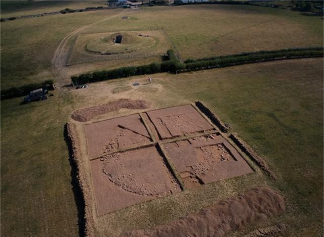 Bí ẩn nơi chôn cất “huyền bí” 4.000 năm tuổi ở Anh - 1