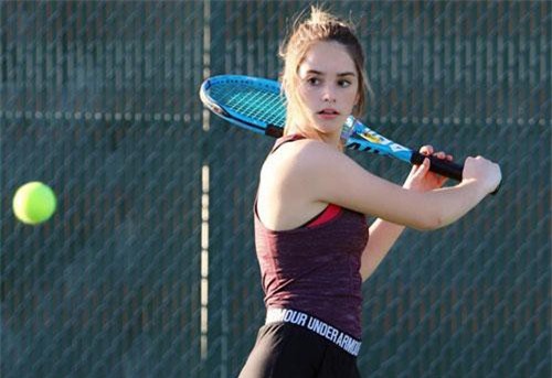 Ngỡ ngàng trước vẻ đẹp tựa thiên thần của nữ tay vợt 14 tuổi, gương mặt đủ sức thay thế tượng đài nhan sắc đình đám Maria Sharapova