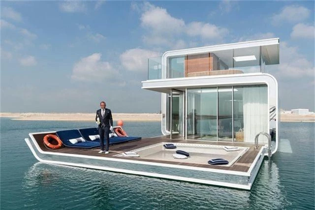 Floating Seahorse là kiểu biệt thự nổi trên mặt nước, nằm ở hòn đảo nhân tạo cách ngoài khơi Dubai chừng 2,5 dặm. Căn biệt thự này được thiết kế cả phòng ngủ và phòng tắm dưới nước. Theo tính toán, dự án này sẽ hoàn thành vào năm 2018 với 125 căn biệt thự như vậy. Giá mỗi căn khoảng 2 triệu USD.