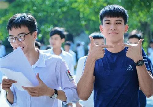 Ảnh nam sinh Nam Định tươi cười sau kỳ thi "đốn tim" phái nữ