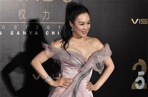 Người đẹp gốc Việt mất điểm vì mặc lôi thôi, kém sang