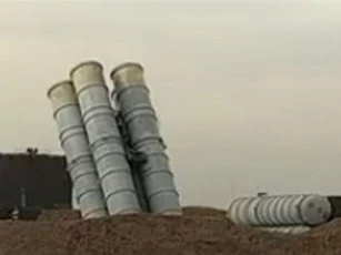 CLIP: Cận cảnh hệ thống tên lửa phòng không S-400 của Nga