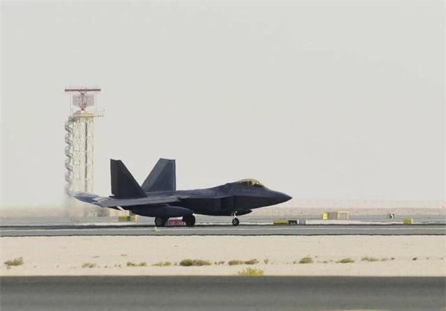 Máy bay chiến đấu tàng hình F-22 tại căn cứ không quân al-Udeid (Ảnh: Không quân Mỹ)