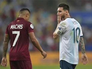 Messi trần tình về phong độ phập phù sau khi Argentina giành vé vào bán kết Copa America