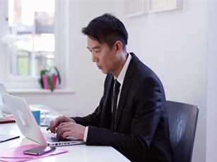 Ngay ngày đầu về ra mắt, bạn gái đã tỏ vẻ khó chịu, không ngờ trong lễ đính hôn, cô ấy còn đưa ra yêu cầu khiến cả nhà tôi không thể chấp nhận