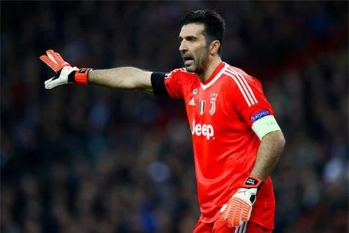 3. Gianluigi Buffon (Parma đến Juventus, 2001, 52,9 triệu euro).