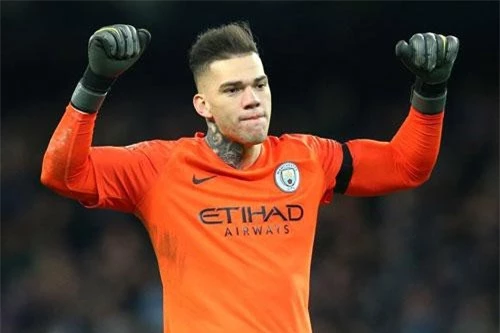 4. Ederson Moraes (Benfica sang Man City, 2017, 40 triệu euro).