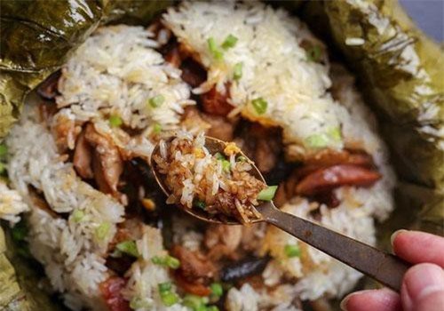 CLIP: Học cách làm xôi gà hấp lá sen thơm nức mũi