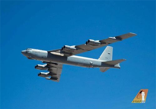 B-52 xuất hiện kèm vũ khí siêu thanh AGM-183A: Nga 'phát hoảng'