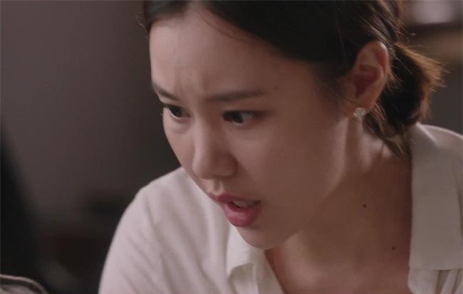 Vợ chồng bàn nhau mang 500 triệu đi gửi tiết kiệm, vợ bận không đi cùng chồng được, tới khi nhìn người đứng tên sổ tiết kiệm mà đầu váng mắt hoa