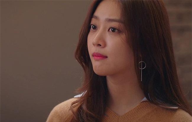 Chị chồng thường xuyên vào phòng lục lọi lấy đồ dùng, tôi chỉ nói nhẹ một câu khiến chị tự động bỏ thói xấu