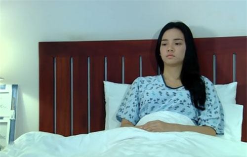 Đúng lúc em chuyển dạ, đau rã rời thì một người phụ nữ ôm bụng bầu đến kể một bí mật khiến em muốn ngất tại chỗ