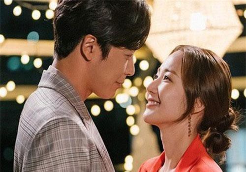 Người yêu phản bội để lấy bạn gái thân nhất, gái ế nhờ chàng trai bí mật tháp tùng dự đám cưới và cái kết bất ngờ