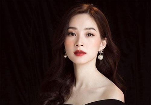 Trong nhung lụa làm dâu hào môn, Hoa Hậu Đặng Thu Thảo bất ngờ đặt câu hỏi lạ