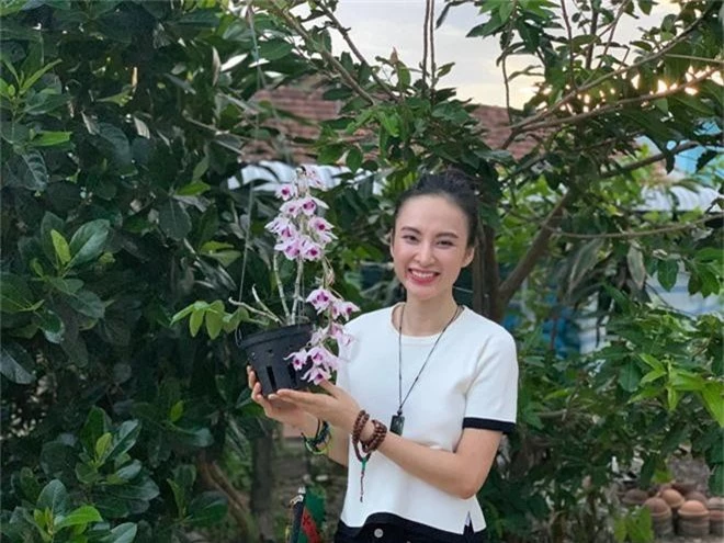 angela phuong trinh roi xa showbiz tham gia khoa tu