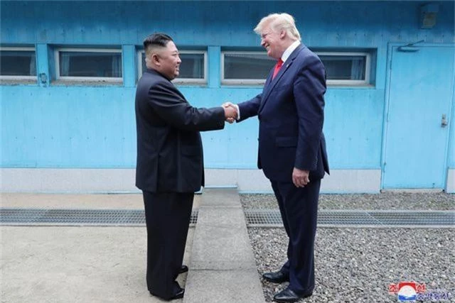 Cuộc gặp Trump - Kim: Cái bắt tay lịch sử tại “tượng đài” của sự chia cắt - 1