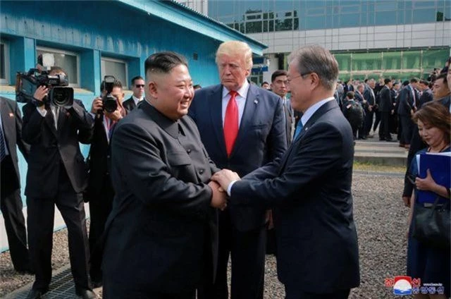 Cuộc gặp Trump - Kim: Cái bắt tay lịch sử tại “tượng đài” của sự chia cắt - 2
