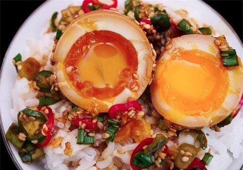 CLIP: Cách làm trứng luộc lòng đào om xì dầu thơm ngon khó cưỡng