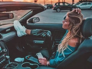 Blogger người Đức có thân hình sexy, cuộc sống sang chảnh