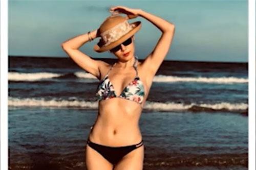 Clip: Ca sĩ Phương Linh tự tin khoe đường cong nóng bỏng ở tuổi 35