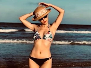 Clip: Ca sĩ Phương Linh tự tin khoe đường cong nóng bỏng ở tuổi 35