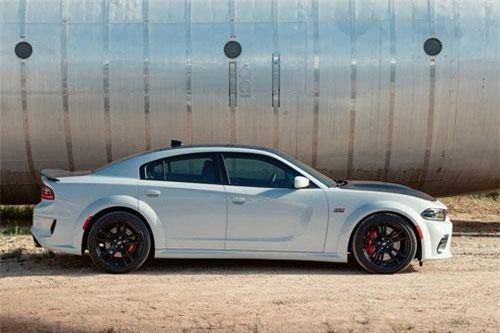 Cận cảnh sedan động cơ V8, công suất 707 mã lực