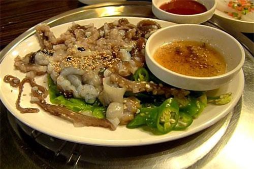 Chuột bao tử sống và 10 món ăn "khó nuốt" nhất thế giới, bạn có dám thử?