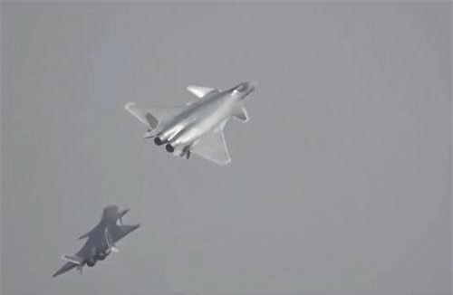 CLIP: Trung Quốc trang bị động cơ mới nâng tầm dàn chiến đấu cơ "khủng"