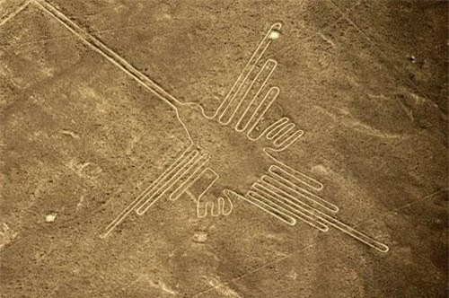 Một trong những hình vẽ chạm khắc ở Nazca dài 93 mét. 