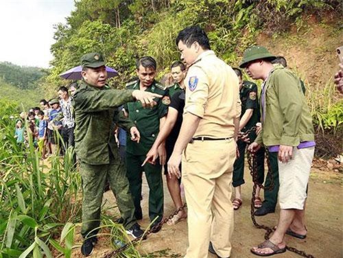 Vụ xe khách rơi xuống vực: 7 ê kíp tham gia cứu nạn, 2 hành khách tử vong