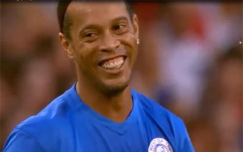 CLIP: Những pha chuyền bóng đẳng cấp nhất trên sân cỏ