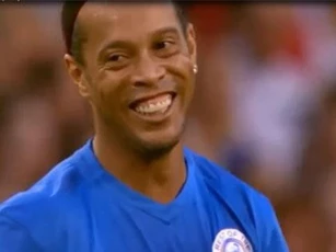 CLIP: Những pha chuyền bóng đẳng cấp nhất trên sân cỏ