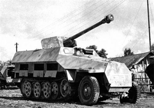 Choáng với cách phát xít Đức độ xe bánh xích thành pháo tự hành