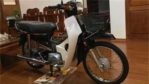 Honda Dream Thái đời 1995.