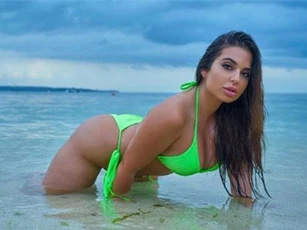 CLIP: Ngắm body ‘hút ánh nhìn’ của người mẫu Playboy ‘cuồng’ Ronaldo