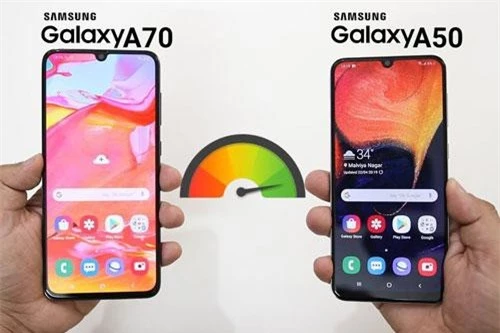 Samsung Galaxy A70 và Galaxy A50 (phải).