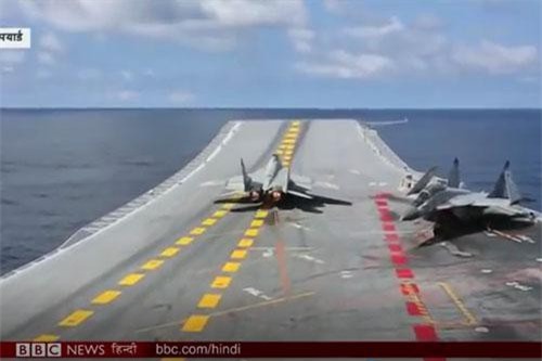CLIP: Soi "nội thất" tàu sân bay đầu tiên Ấn Độ tự chế tạo