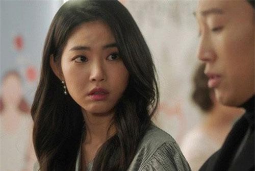 Mẹ chồng gọi bạn bè tới nhà để "hành" con dâu đang bầu, nhịn mãi cuối cùng cô phải dùng kế này phanh phui tất cả