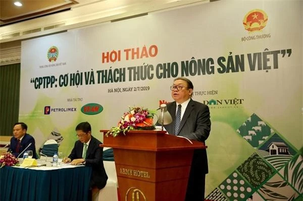 Ông Thào Xuân Sùng phát biểu tại hội thảo. (Ảnh: Dân Việt)