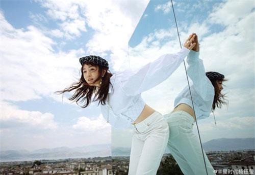 Nhan sắc xinh đẹp của 'nữ hoàng tình ca' Trung Quốc ở tuổi U50