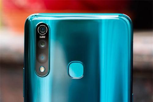 Vivo ra mắt smartphone 3 camera sau, chip S712, pin 5.000 mAh, giá rẻ bất ngờ