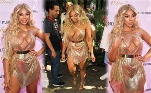 Ashanti "lấp ló" vòng một gợi cảm