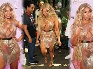 Ashanti "lấp ló" vòng một gợi cảm