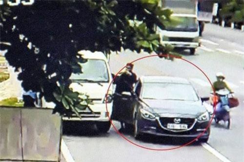 Bến Tre: 2 người đàn ông ngoại quốc “chặn đầu” xe tải đổi tiền lẻ… rồi cướp tài sản