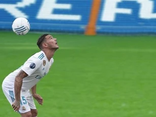 CLIP: ‘Chết cười’ trước những màn ra mắt đội bóng ‘siêu tệ’ của các ngôi sao