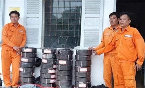 3 thanh niên giả danh nhân viên ngành điện bán đồ "dởm" bị bắt giữ.