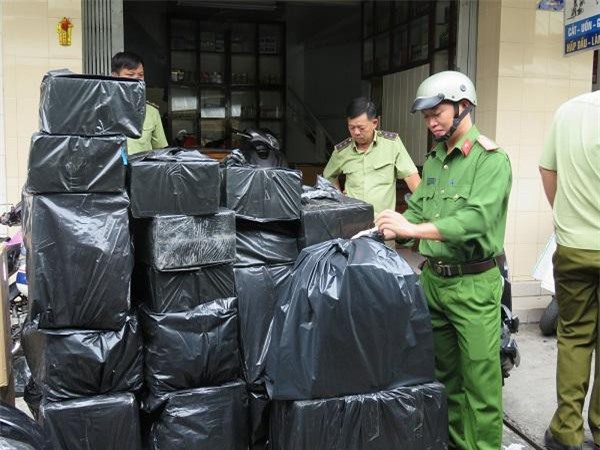 Long An triệt phá điểm tàng trữ thuốc lá ngoại số lượng lớn