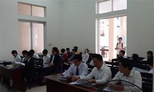 Đại diện các bên tại tòa.