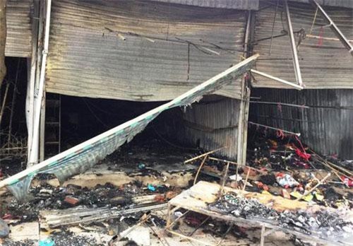Thanh Hóa: Lửa thiêu rụi nhiều ki ốt tại thành phố Sầm Sơn